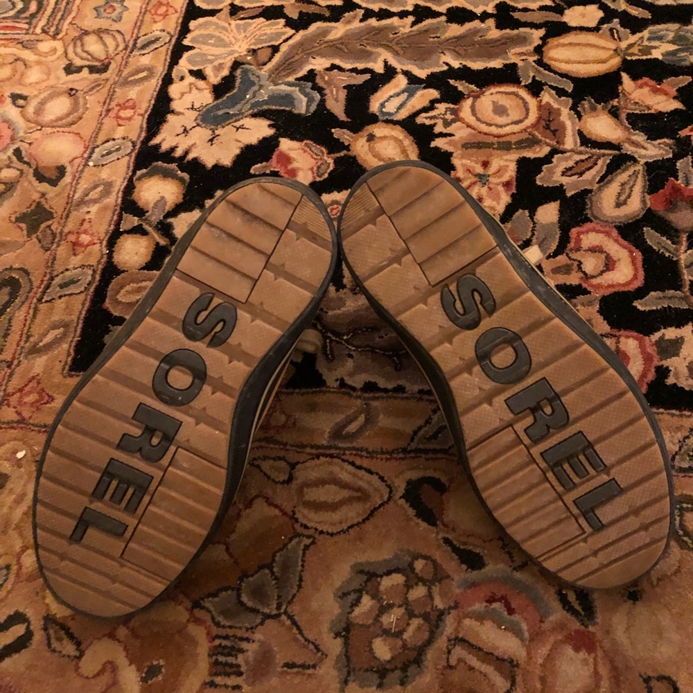 Never worn Sorel shearling boots - Picture 6 of 6